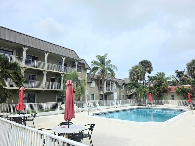 Photo - 495 SE 8th St Unit Apt 237