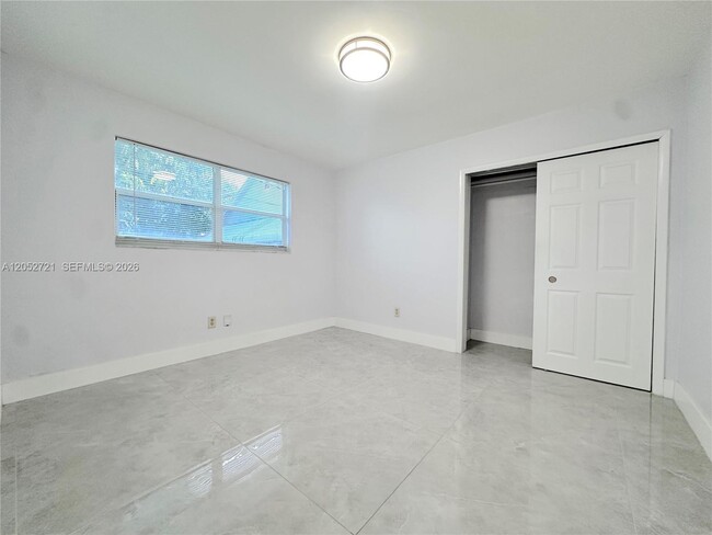 Photo - 940 NW 32nd Ct Unit front