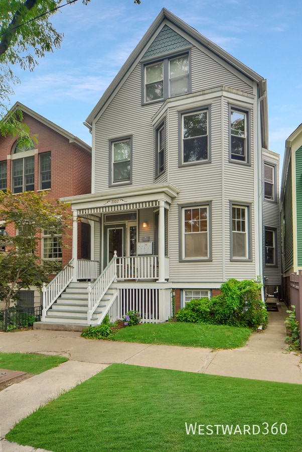 Building Photo - 2102 W Belle Plaine Ave Unit G
