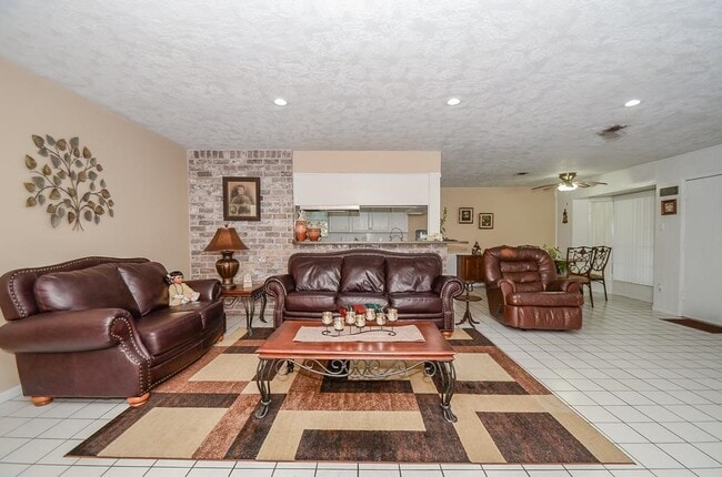 Photo - 9331 Meaux Dr