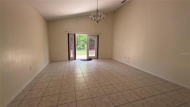 Photo - 979 Hacienda Cir