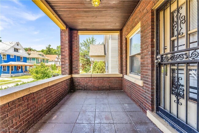 Photo - 1321 W 85th St Unidad 2