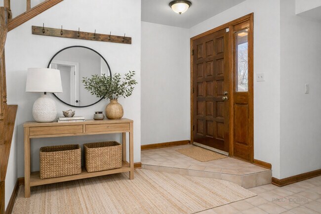 Photo - 107 E Winchester Rd