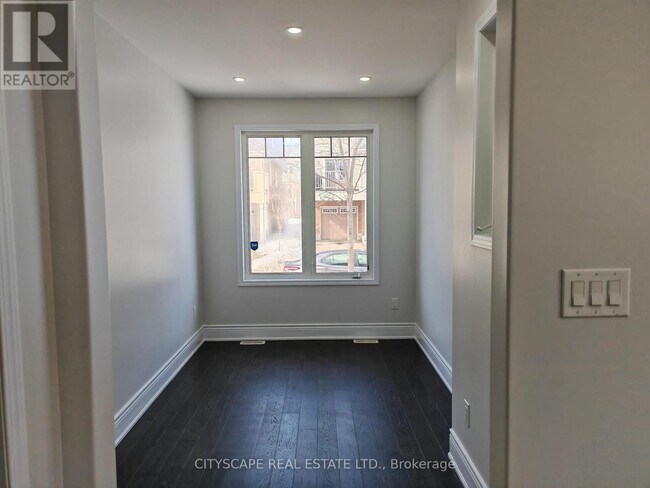 Photo - 228 Slingsby Landing