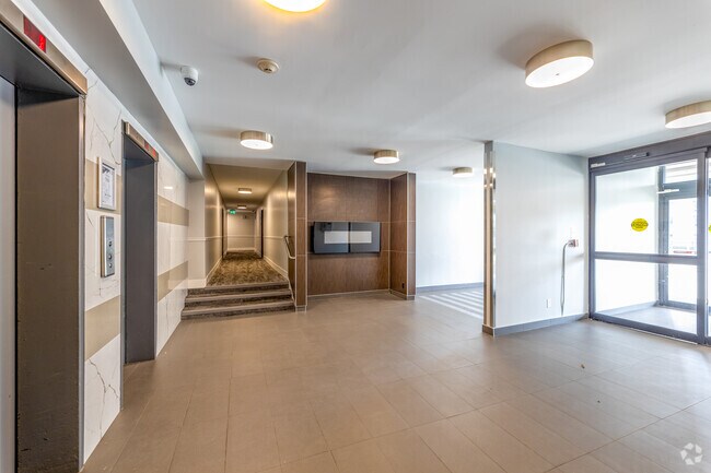 Lobby - Diplomat Apartments