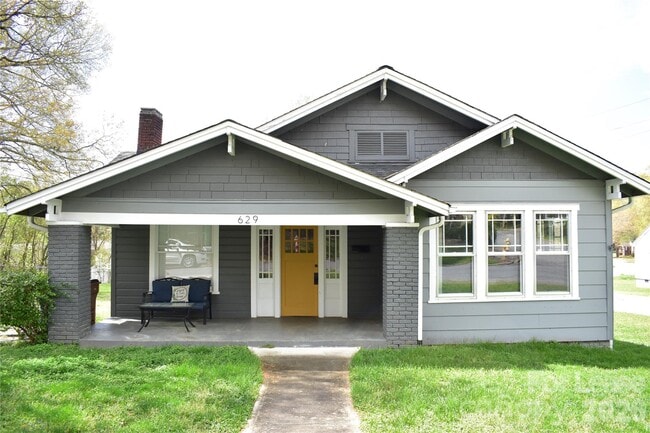 Building Photo - 629 N Cedar St