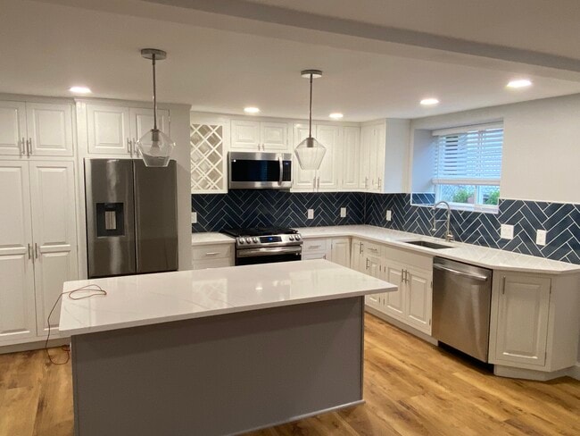 Building Photo - 5 Belle Ave Unit 5B Belle Ave