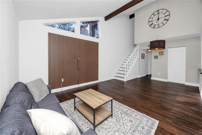 Photo - 2095 SUNSET POINT Rd