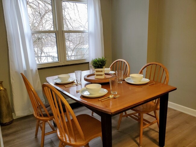 Photo - 273 W Lakeview Ave