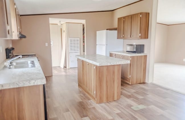 Photo - 565 Mustang Dr