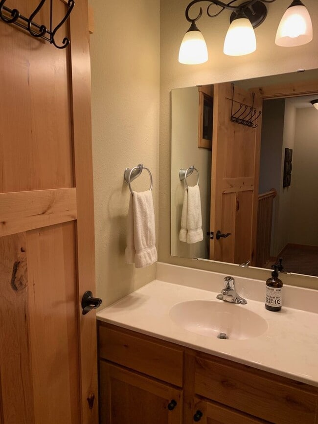 Photo - Short Term Winter Rental - 3 Bed / 5 Bath Condo in Lakeshore