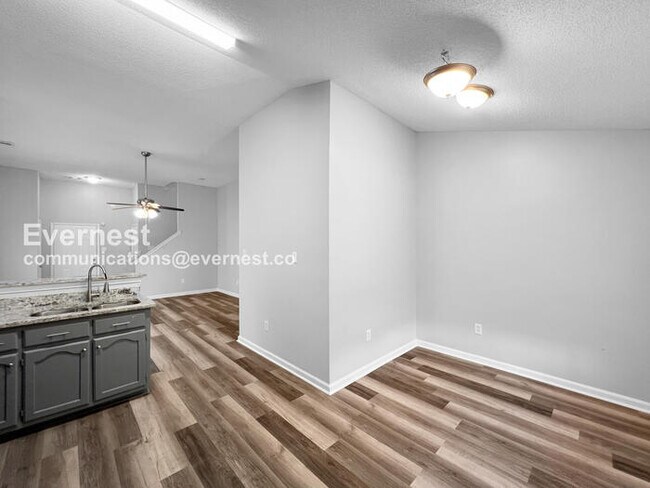 Photo - 5641 Kaitlyn Dr W