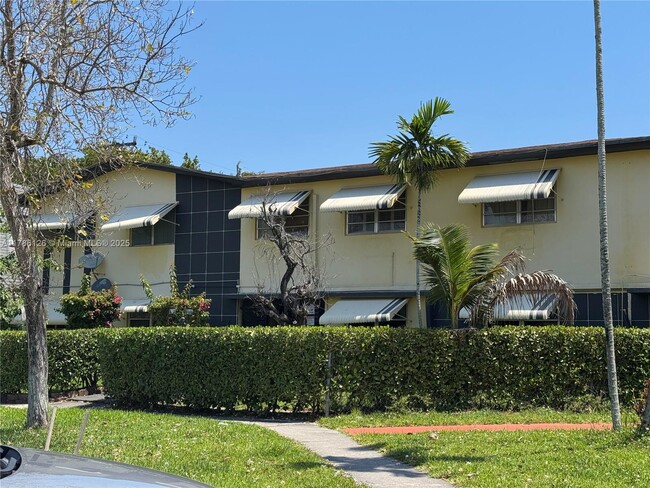 Building Photo - 17051 NE 23rd Ave Unit 1J Rental