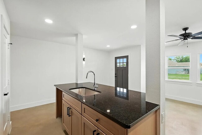 Photo - 3206 Sayle St Unit 101