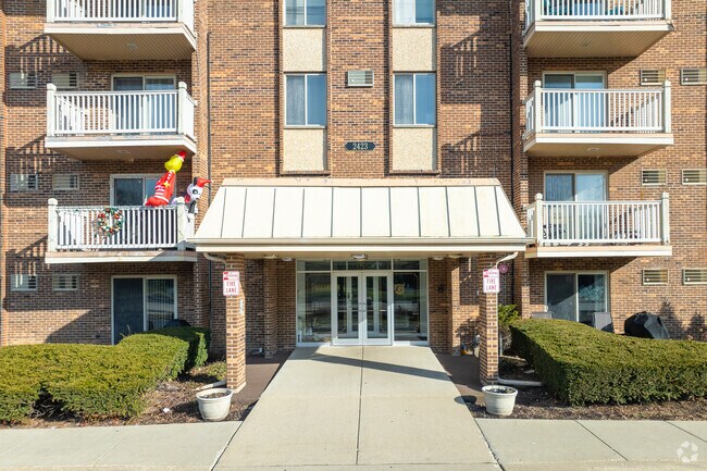 Photo - Greenbrier Apartments
