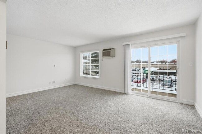 Photo - 8188 24 Mile Rd Unidad 32