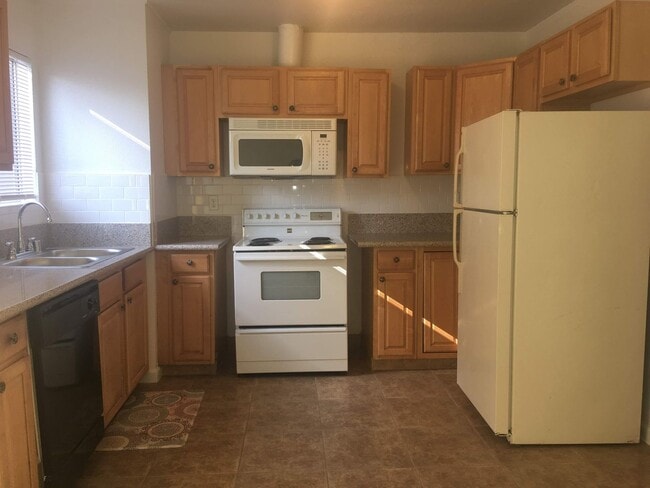 Photo - 4544 N Sharon Ave Unit Sharon #D - 664