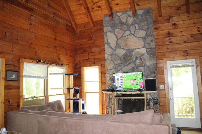 Building Photo - 104 Trinity Pond Road