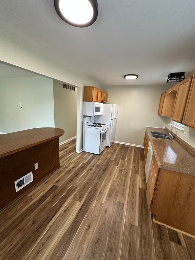 Photo - 32105 Knapp Ave