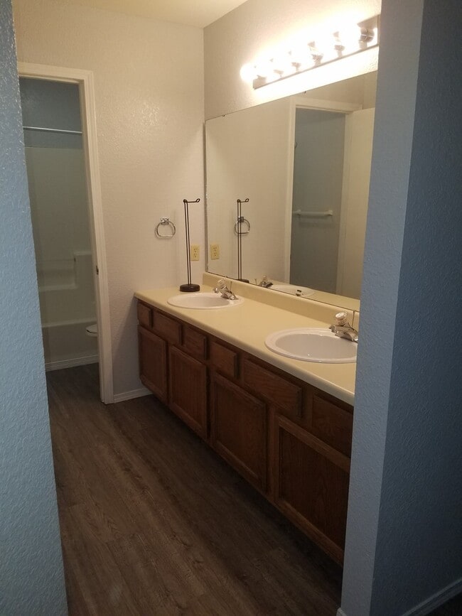 Photo - Nice 1 Bedroom 1 Bath Unfurnished Condo Ne... Unidad 2