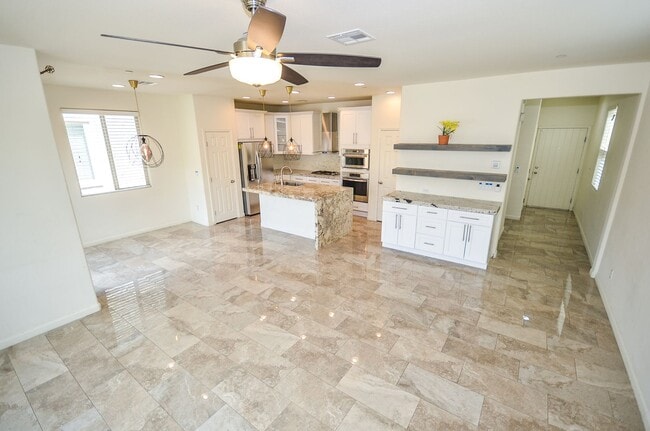 Photo - 3 bedroom House with a loft and solar panels