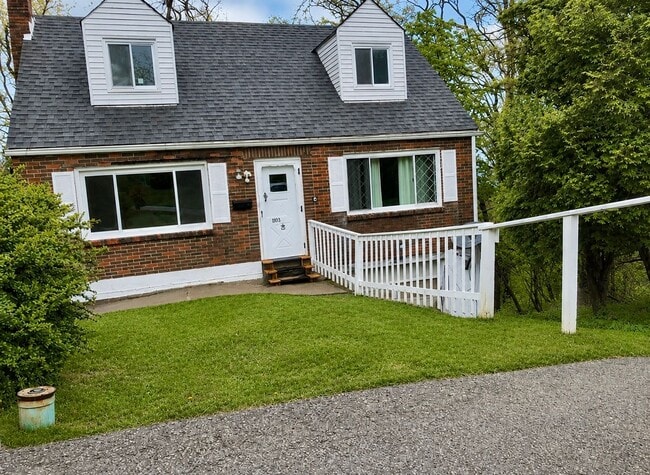 Building Photo - Charming 3-Bedroom Home with Hardwood Floors, Garage & Private Patio