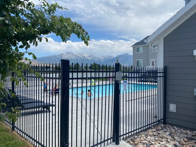 Photo - 52 N 2200 W