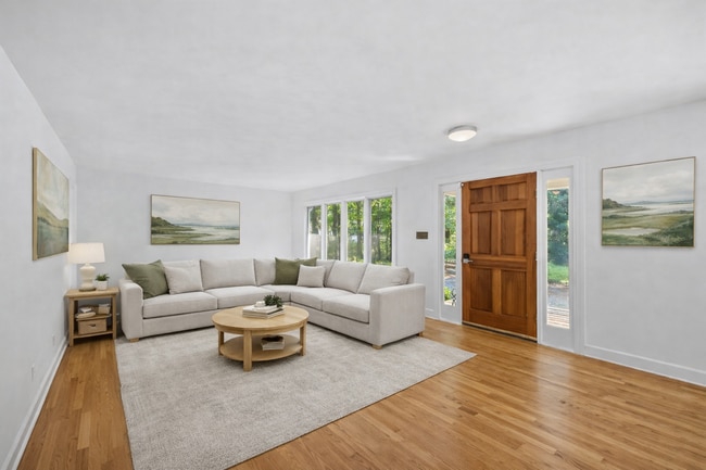 Photo - 709 Orchard Ln
