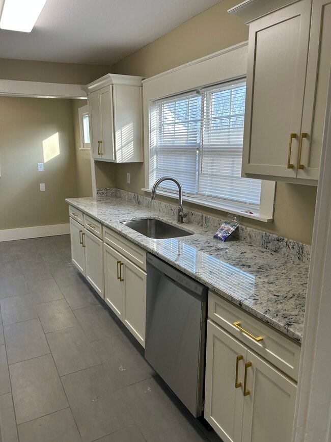 Photo - 404 Delaware Ave