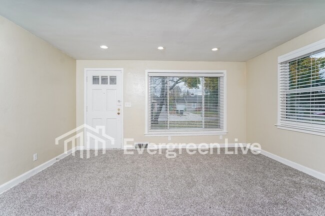 Photo - 5125 W Stark St