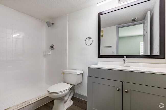 2BR, 2BA - 1,100SF