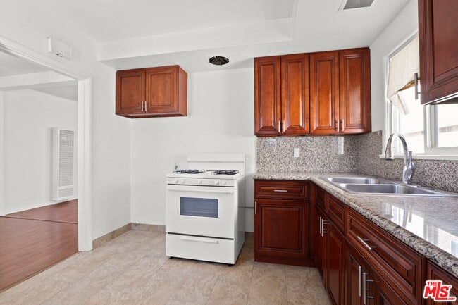Building Photo - 8521 Saturn St Rental