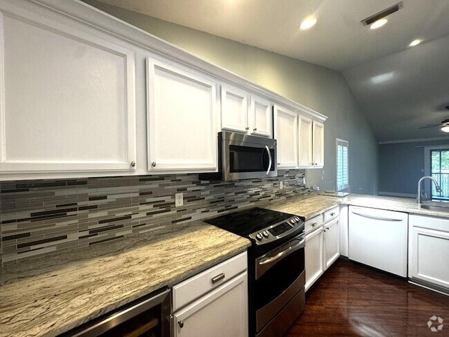 Building Photo - 2335 SW 22nd Ave Unit 2010 Rental