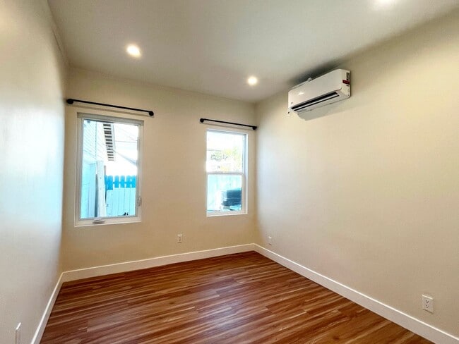 Photo - 584-588 Cypress Unidad 588