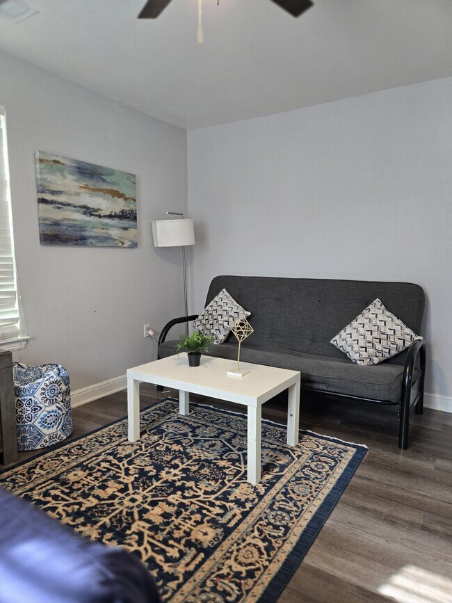 Photo - 1313 Bridges St