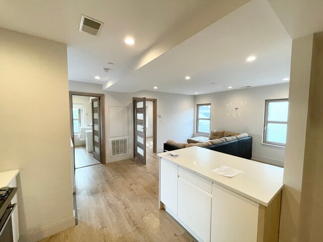 118 Buttonwood St Unit 3