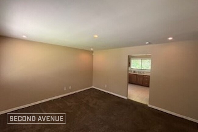 Photo - 733 Union Dr