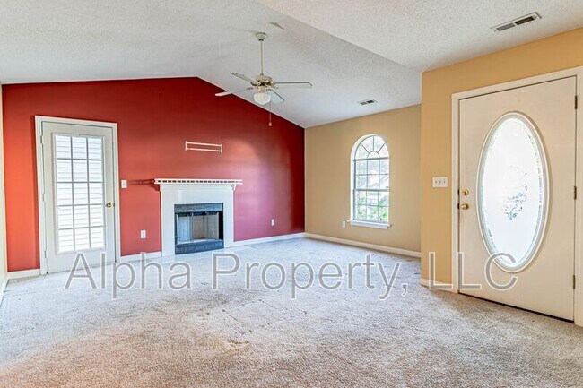 Photo - 114 Creekpoint Dr