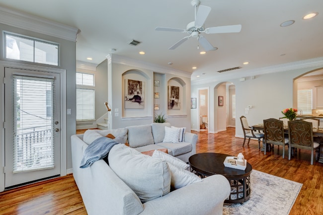 Photo - 606 Leverkuhn St