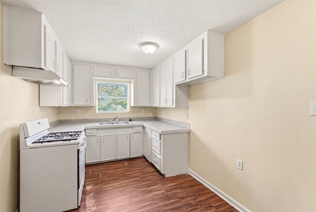 Photo - 10227 Glenmawr Dr
