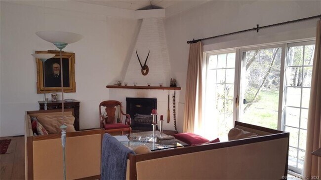 Photo - 261 Taconic Rd