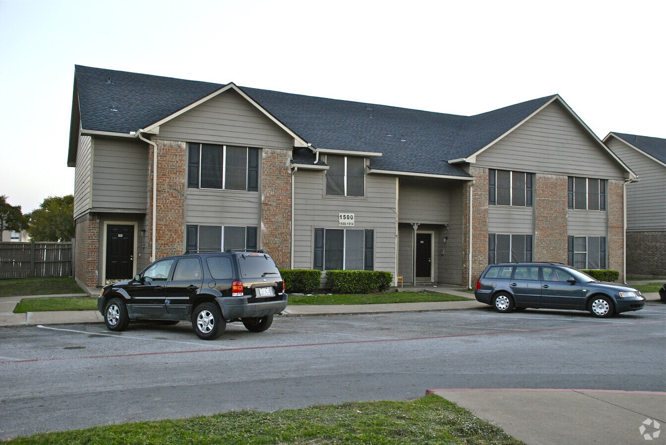 Parkway East Townhomes - Parkway East Townhomes