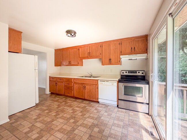 Photo - 35 Fox Hill Dr