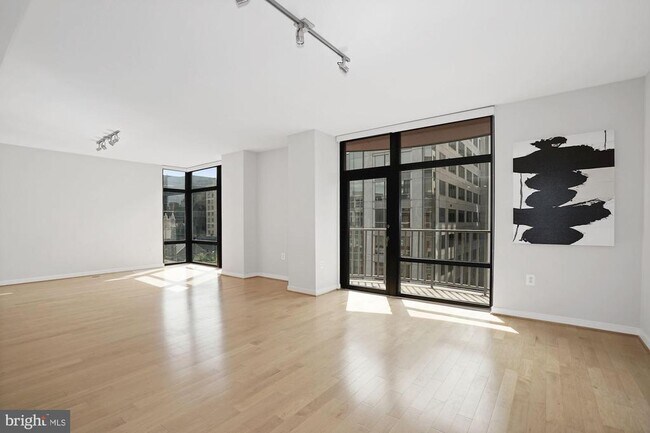 Photo - 1010 Massachusetts Ave NW Unit 810