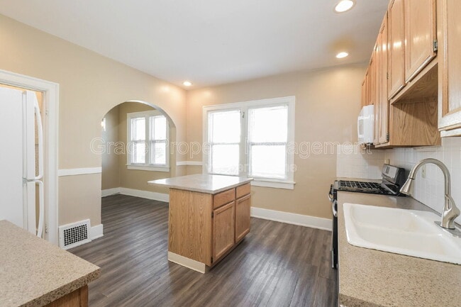 Photo - 1442 Perry St