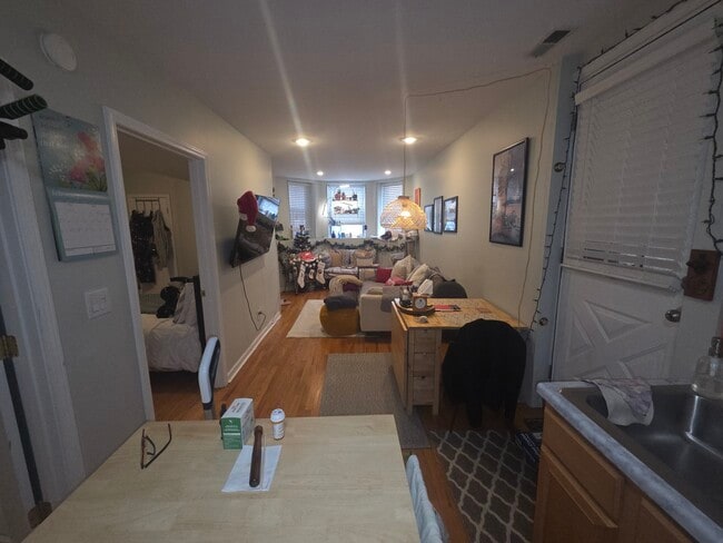 Photo - 2047 W Evergreen Ave Unit Garden