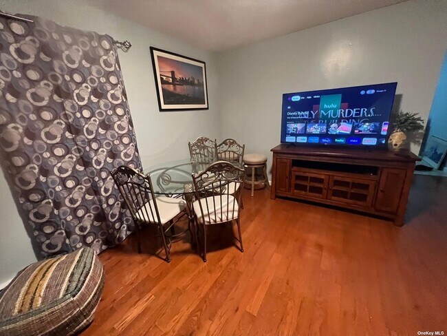 Photo - 257 Doherty Ave