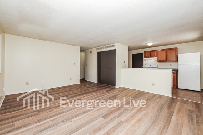 Photo - 8178 Mt Hood