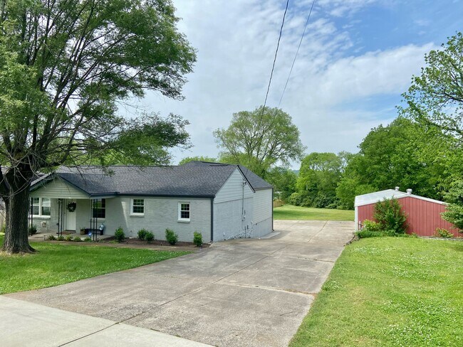 Photo - 462 Lanier Dr House