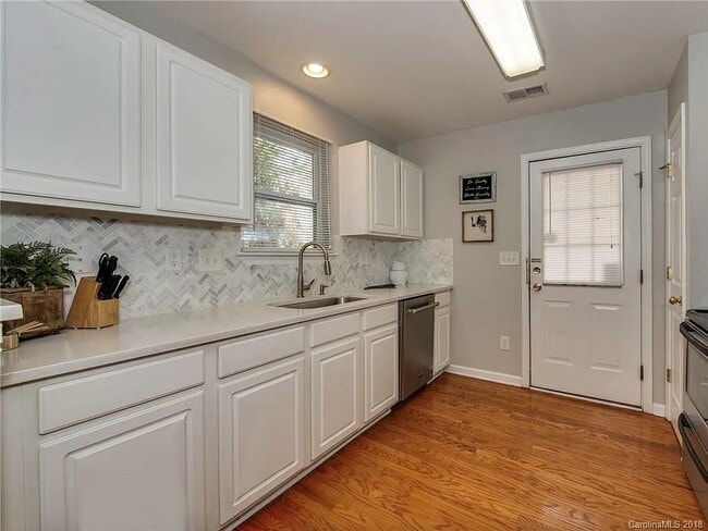 Photo - 520 Patterson St